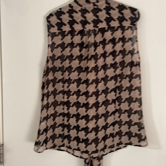 Tahari top in great condition. - Picture 3 of 3
